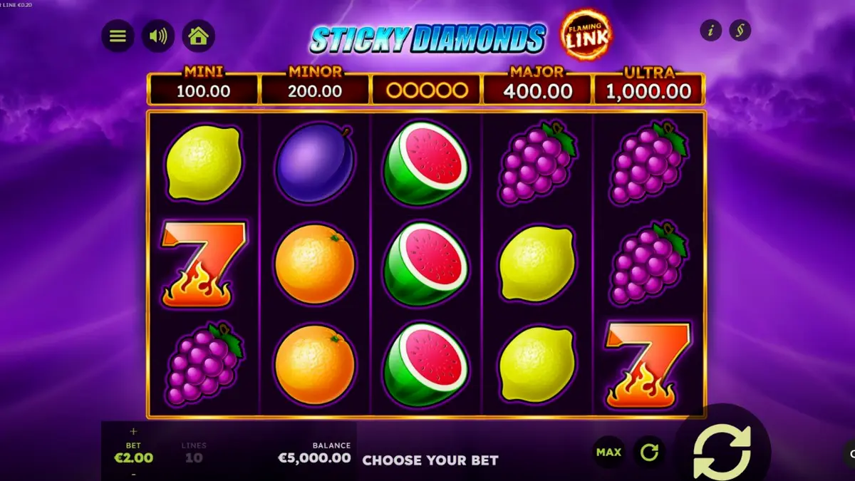 Interface do jogo de slot Sticky Diamonds Flaming Link com símbolos de frutas e diamantes em destaque.